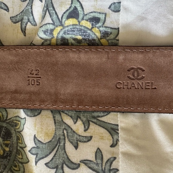 CHANEL Black and Gold Belt with Iconic CC Logo - Picture 3 of 6